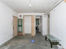 新上中间楼层房子 户型正气 一梯两户 看房方便