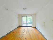 稀有三房,采光无影响,看房方便,好谈