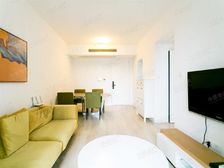 现在是一个日本租客在住的,所以看房并不是很方便