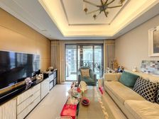 靠河,安静采光很好哦,中间楼层