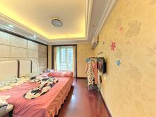 合生国际城 商品房 两室 朝南 客厅带阳台