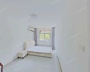东城区北新桥东四北大街低楼层小两居满五年