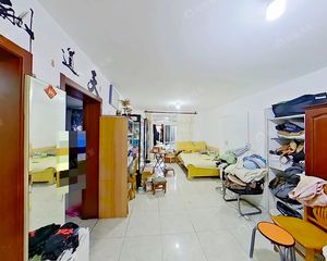 南北通透两居室,高楼层,有装修,可以直接入住。