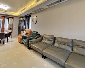 旭辉铂宸府4室2厅2卫南朝向419.0万元/套出售