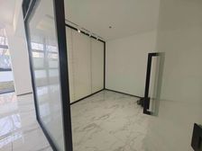 一楼独立门头 116平 带一个仓库 另有83平一楼 朝南