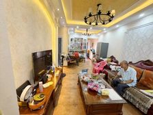 锦龙湾畔花园 83平三房 带装修 朝南 急卖130万