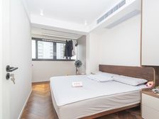 新上精装修两房,原始电梯中间楼层,交通生活方便