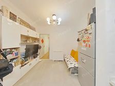 小区花园位置6号线近,300米精装修,业主诚意出售