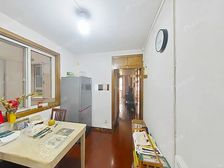 新上,低楼层一房,小区大门口位置,