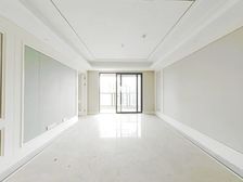 次新房源,美式轻奢,房东保养较好,适合一家人居住。