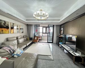 急售 朝阳稀缺品质大平层 全屋高标准装修 门口就是學區 莱电