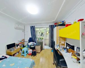 低楼层,出行方便;南向