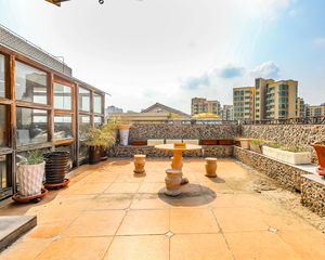 中泰世纪花城5室2厅南北