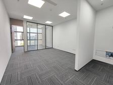 皋亭坝口银泰旁70方精装1加1格局,电梯口