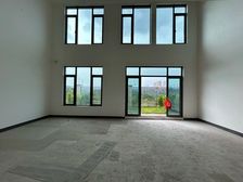 华侨城翎屿 联排别墅 头排一线看江 单层面积130平 大花园