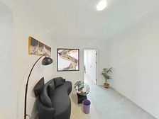 小区新上好区全明两房,房东自住精装,看房方便,房东诚售