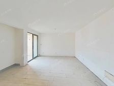 浦东新区三林,东方毅德城旁,电梯南北两房,门口有公交