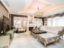 新出的双拼别墅 装修不错 业主急售 有钥匙 随时看房 有车位