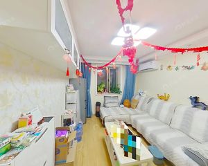 新上地铁口100米南北两居室,婚房装修,看房随时