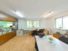 新都花园,三房两厅两卫,单价4万多,可以考虑面谈,你没有看错