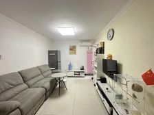 裕华园一区,电梯房,楼龄较新。