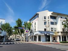 公园路十梓街路口朝西朝南大转角298平两层租32万售790万