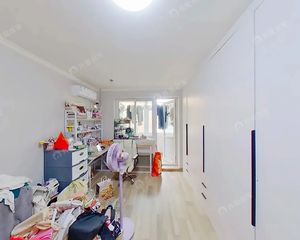 西罗园四区东向一居室 中层简装 总价148万