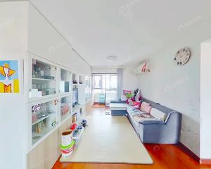 太阳宫 · 次新小区,近地铁,商圈成熟通透三居