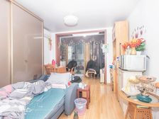 新出全明一房一厅 一楼带天井 诚心卖 看房方便!!!