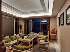 解放碑CBD 融创白象街 精装四房 中间楼层 急售