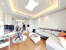 万达旁 次新房 三房朝南 新风和中 央空调 拎包入住