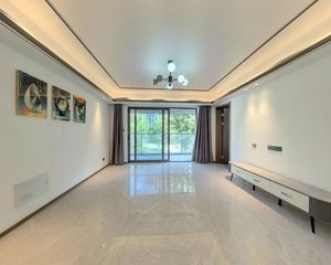 户型好,4开间朝南,在三号地铁线旁,和商部商务区