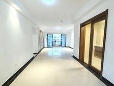 荣和半山华府4房0厅102万