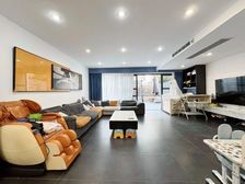 星河传说 联排别墅现代装修5房保养9成新 带地下室