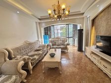 标准大三房 精装修 保养很好