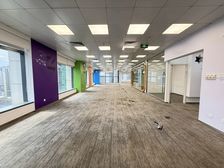 高德置地广场 400方 正对电梯口 可定制装修 双面采光