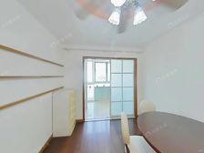 中高区大三房 得房率80% 采光视野好 南北直通 双阳台