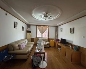 宁兴小区 商圈成熟 装修好 近医院 交通便利 小三居