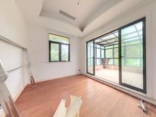 联排大边户别墅,花园面积多,房子采光好。