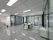 东部保税国贸大厦五号地铁口335平带家具可随时入驻办公