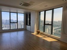 和荣大厦双地铁口 全新装修 475平 带办公家具 电梯口