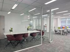 东部新城 双地铁口 国际金融中心 427平 新装修 带家具!