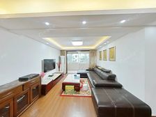 18号线800米,商品房小区,飞机三房两卫,带两个固定车位