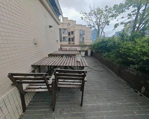 整层带三个花园 低物业 通上下水 精装带家具 24空调