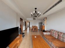 青林湾四期 精装三居室 东首边套全亮间视野开阔 海外一表生