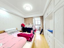 房子户型方正,现代装修花,东首全亮间,位置好