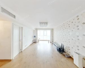 媒体村 132.67平3居 东南向精装修 自住保养好。