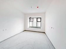 龙湖天街!万虹广场!一手现房!历城二!价格可谈!带车储