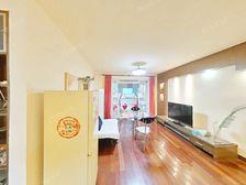 商品房小区,1楼带院子,东边套,离轨迹近,小区中间位置