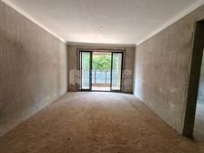 新力琥珀园一期137㎡4室毛坯,多条公交经过